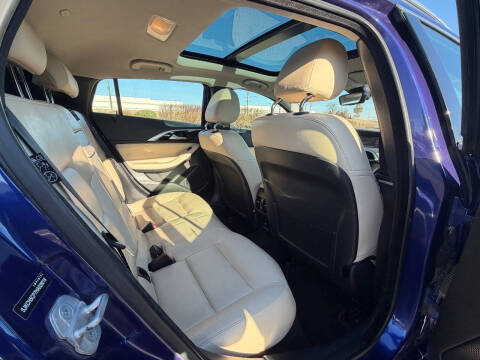 2017 Infiniti QX30 Premium