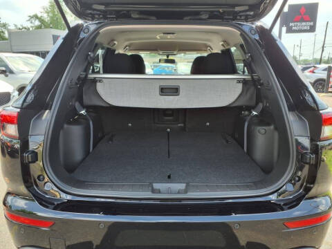 2024 Mitsubishi Outlander ES