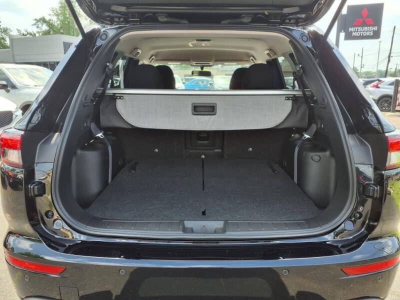 2024 Mitsubishi Outlander ES