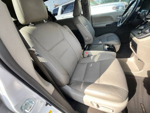 2015 Toyota Sienna XLE 8-Passenger