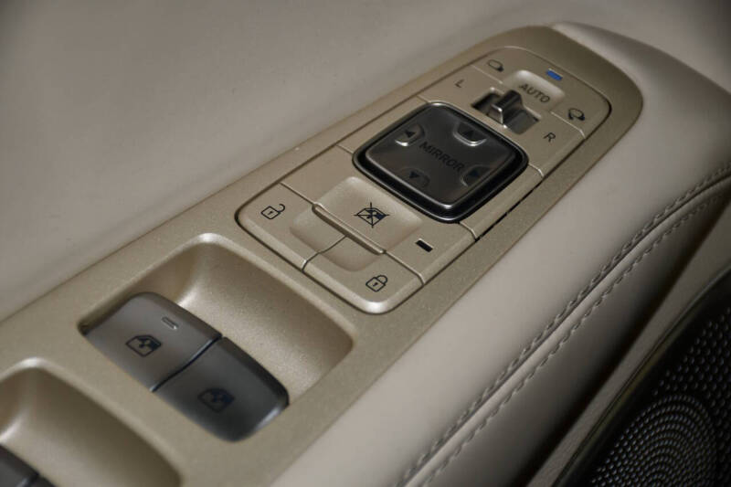 2019 Genesis G90