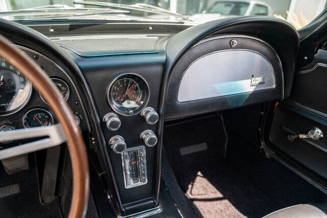 1967 Chevrolet Corvette 24