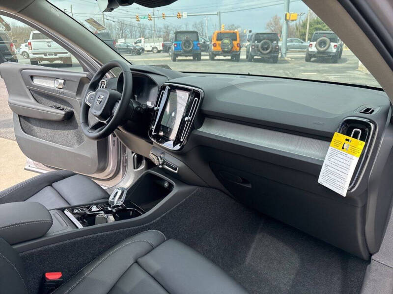 2026 Volvo XC40 B5 Plus