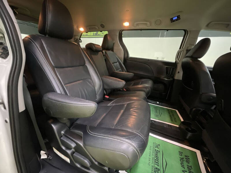 2017 Toyota Sienna SE Premium 8-Passenger