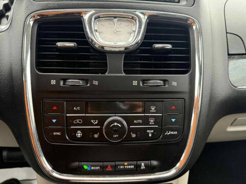 2016 Chrysler Town and Country Touring-L