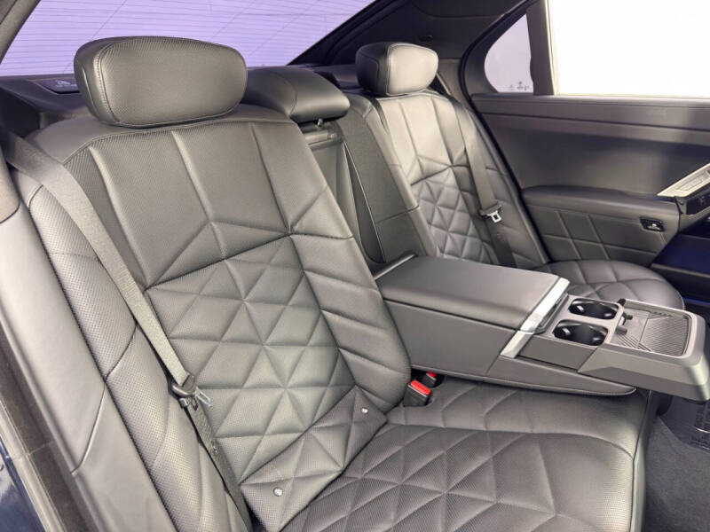 2023 BMW 7 Series 740i