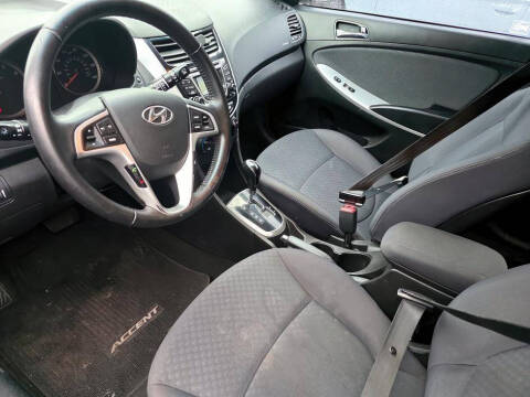2013 Hyundai Accent SE