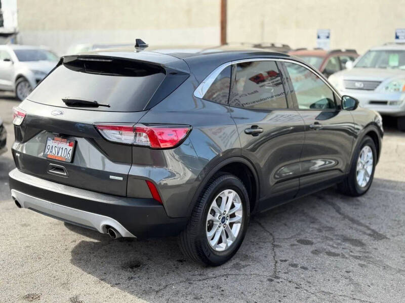 2020 Ford Escape SE