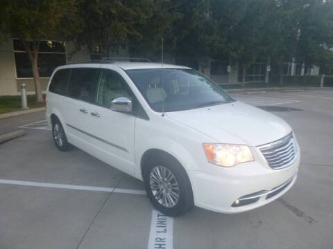 2013 Chrysler Town and Country Touring-L