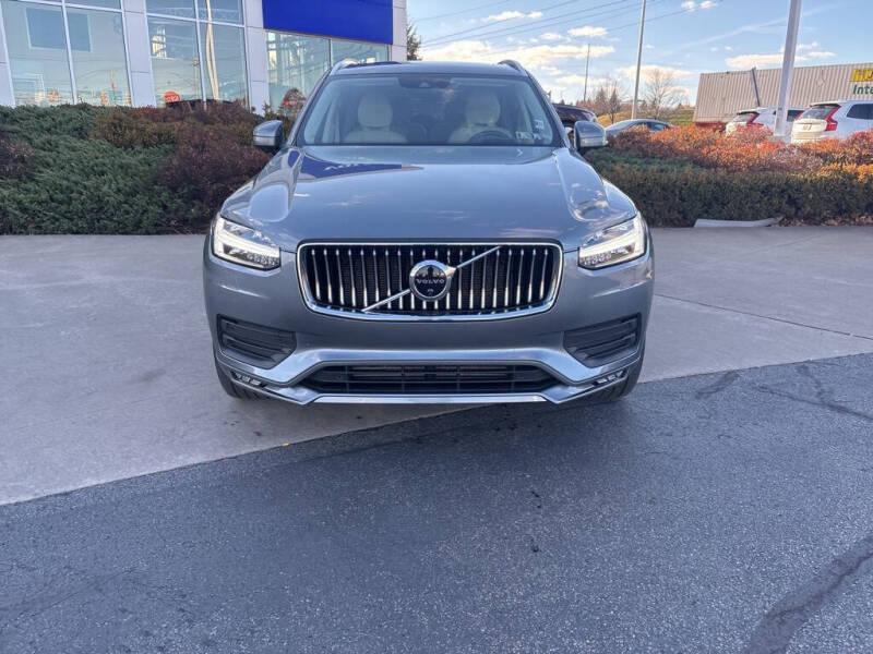 2020 Volvo XC90 T6 Momentum 6-Passenger