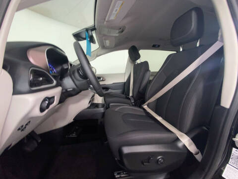 2024 Chrysler Voyager LX