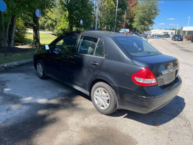 2011 Nissan Versa 1.8 SL