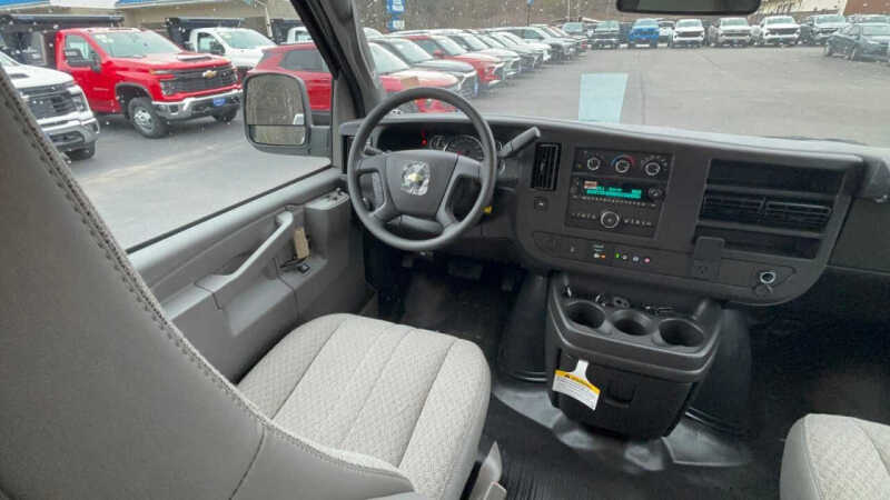 2025 Chevrolet Express 2500