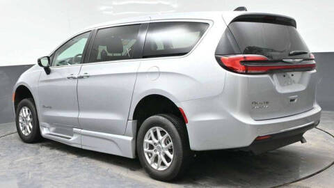 2024 Chrysler Pacifica Touring L