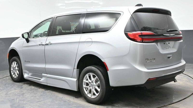 2024 Chrysler Pacifica Touring L