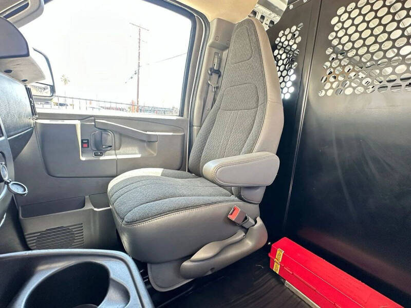 2023 GMC Savana 2500