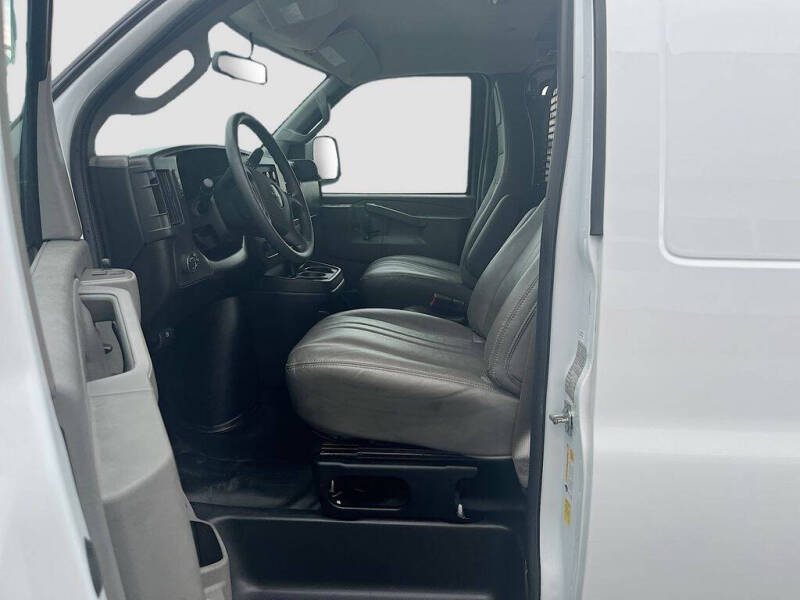 2025 GMC Savana 3500
