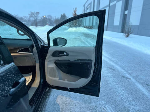 2022 Chrysler Pacifica Hybrid Touring L