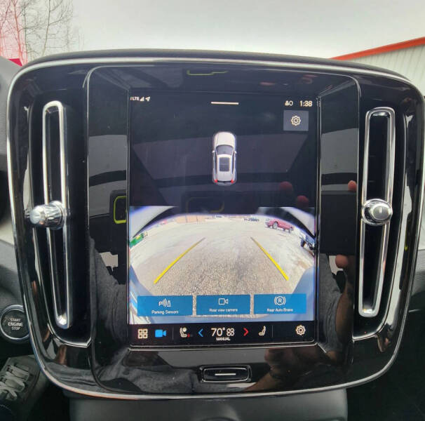 2025 Volvo XC40 B5 Core Bright Theme