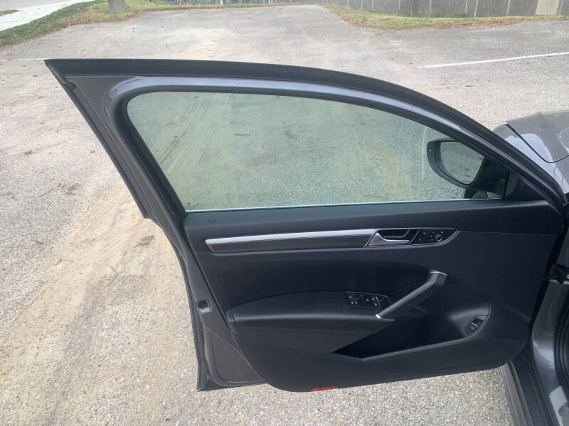 2017 Volkswagen Passat 1.8T R-Line