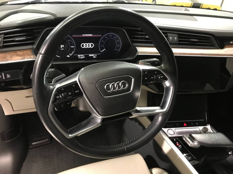 2019 Audi e-tron quattro Prestige