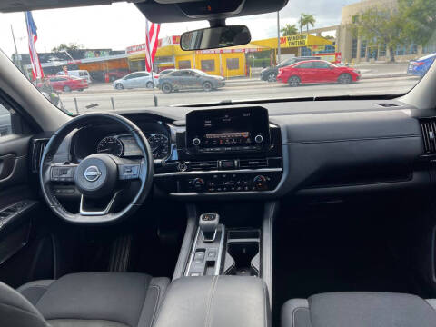 2024 Nissan Pathfinder SV