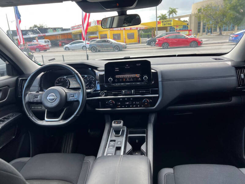 2024 Nissan Pathfinder SV