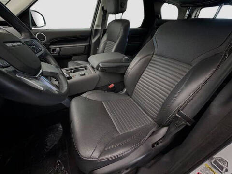 2024 Land Rover Discovery P300 S