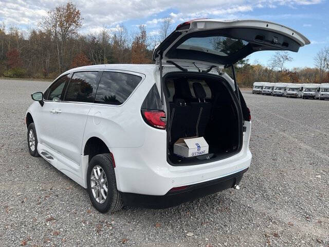 2024 Chrysler Pacifica Touring