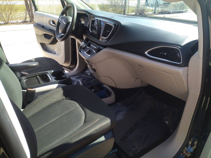2017 Chrysler Pacifica Touring-L