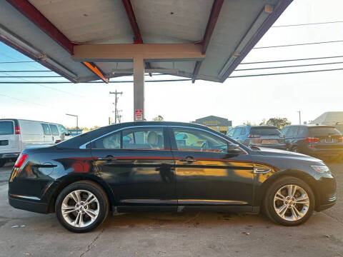 2016 Ford Taurus SE