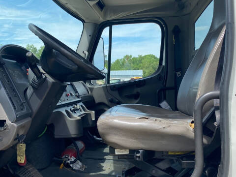 2008 Freightliner M2 106