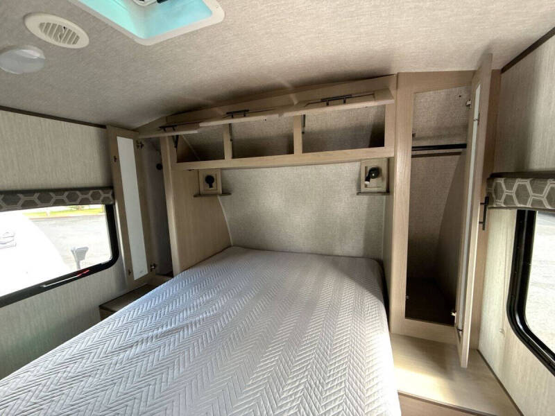 2021 Cruiser RV Shadow