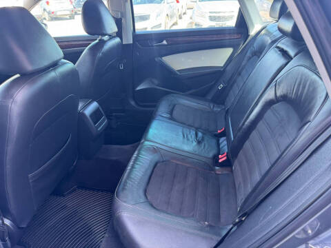 2012 Volkswagen Passat SEL Premium PZEV