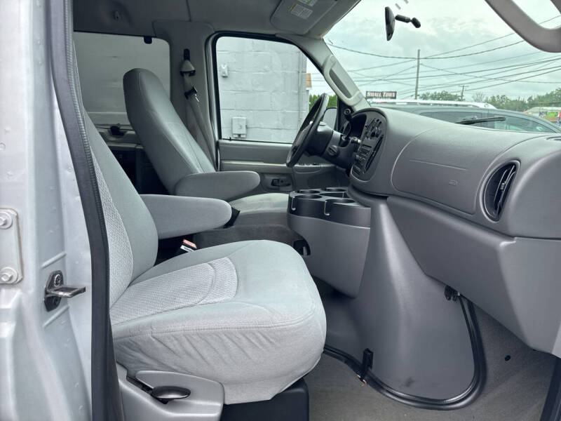 2006 Ford E-Series E-350 SD XLT