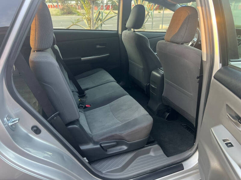 2013 Toyota Prius v Two