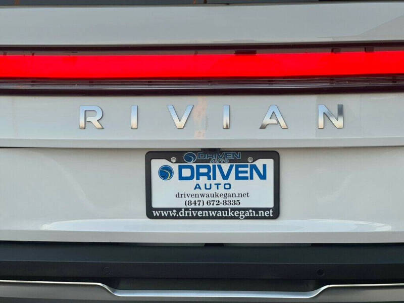2025 Rivian R1S