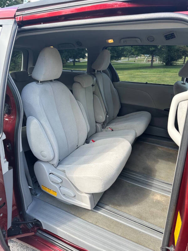 2014 Toyota Sienna LE 8-Passenger