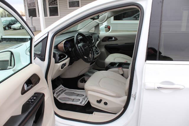 2017 Chrysler Pacifica Touring-L