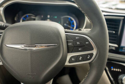 2023 Chrysler Pacifica Plug-In Hybrid Touring L