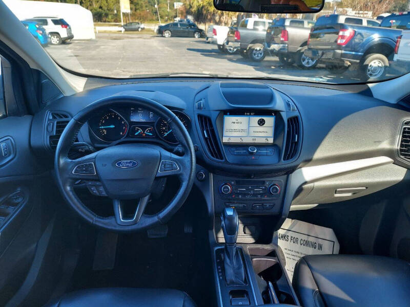 2019 Ford Escape SEL photo 12