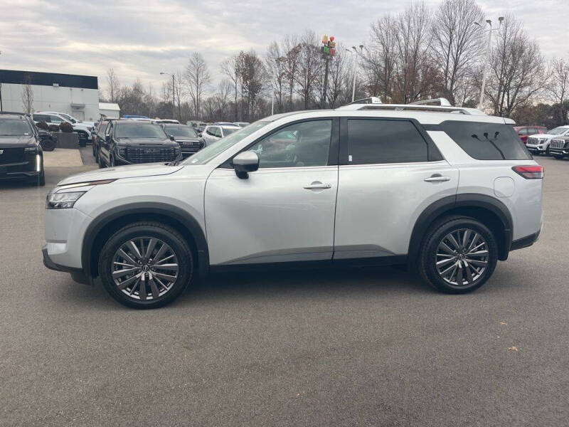 2023 Nissan Pathfinder SL