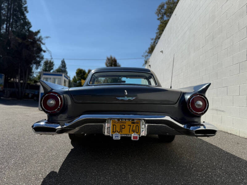 1957 Ford Thunderbird