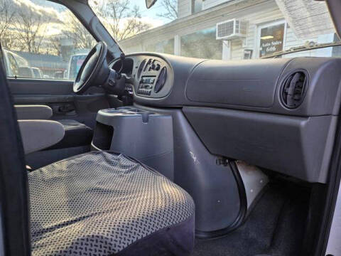 2005 Ford E-Series E-250