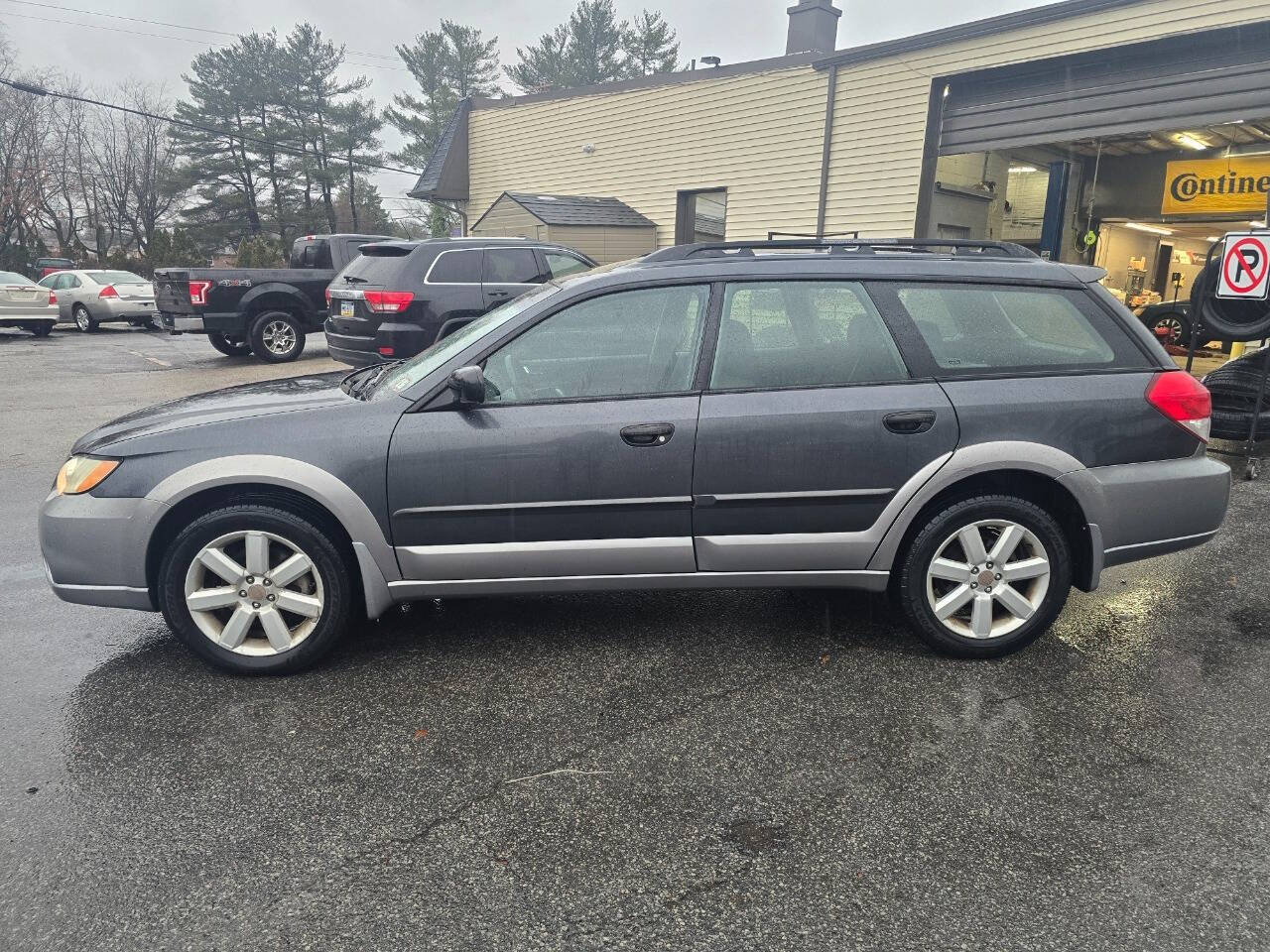 2009 Subaru Outback for sale at QUEENSGATE AUTO SALES in York, PA