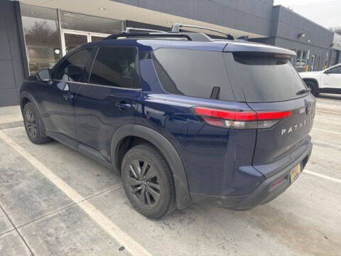 2022 Nissan Pathfinder SV