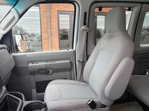 2013 Ford E-Series E-350 SD XLT