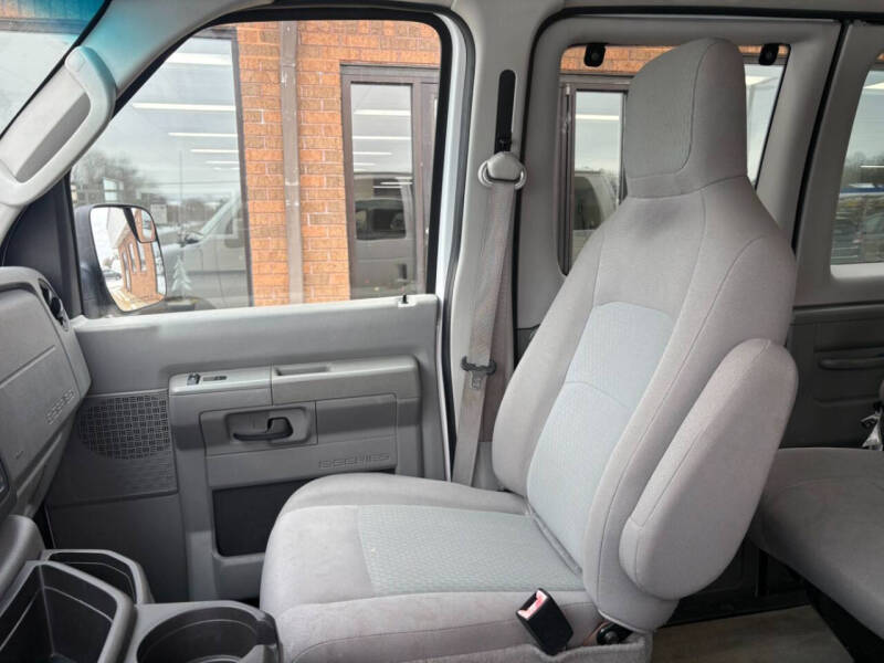 2013 Ford E-Series E-350 SD XLT