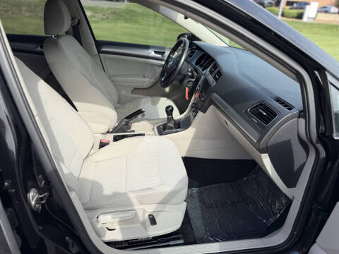 2016 Volkswagen Golf TSI S