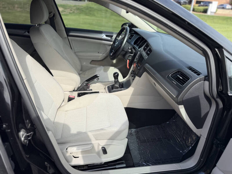2016 Volkswagen Golf TSI S